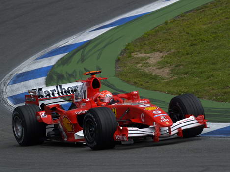 64. poleposition til Michael Schumacher - men kan han forsvare den plads i morgendagens løb?